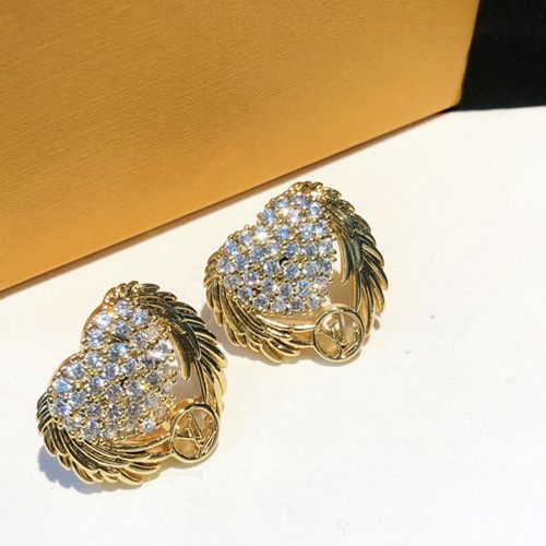 2021 Latest Classic Louis Vuitton LV Angle Yellow Gold Logo Charm Heart-shaped Paved Diamonds Plumage Motif Stud Earrings For Ladies