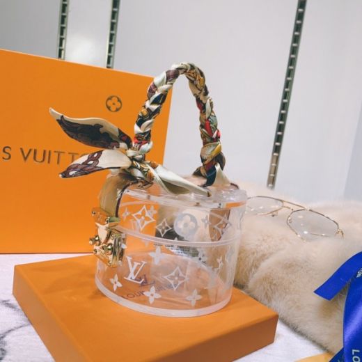 Top Sale Louis Vuitton Box Scott Beige VVN Leather S-lock Closure Women Rounded Plexiglass Cosmetic Bag GI0203 