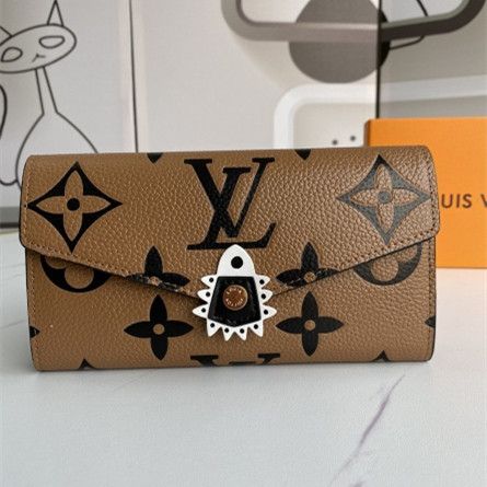 Chic Louis Vuitton Brown Grained Leather LV Crafty Sarah Monogram Printing Women Long Flap Wallet 