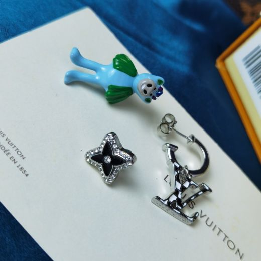  Louis Vuitton Friends Set Of 3 Earrings Juvenile Style Starflower stud LV Letter Pendant Blue Figure Design MP2929