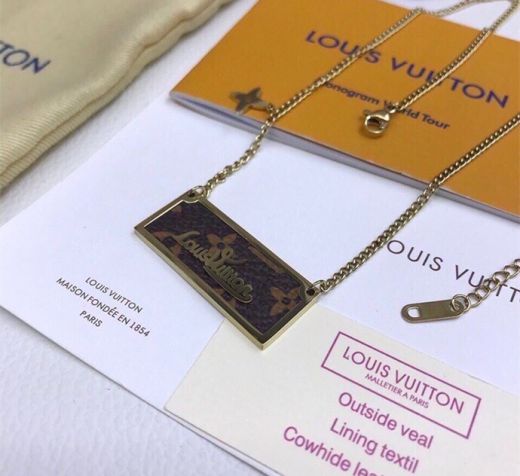  Louis Vuitton Unisex Little Starflower Oblong Gold Nameplate Covered Brown Monogram Canvas Pendant Necklace Couple Fashion