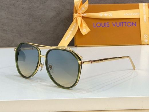Hot Sale  Vintage Louis Vuitton Lettering Gold Temples Green Frame Sky Blue Gradient Lens Aviator Sunglasses USA