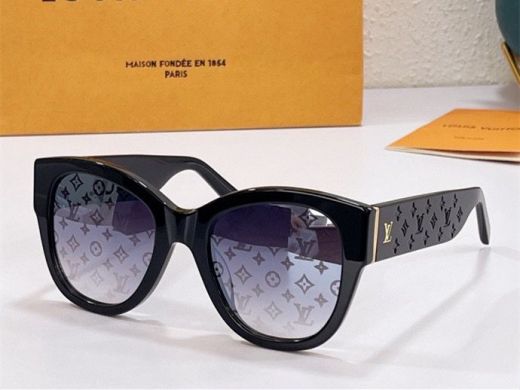 Unisex Monogram Purple Gradient Cat Eye Lenses Black Frame Gold LV Lettering Details -  Louis Vuitton Sunglasses Website