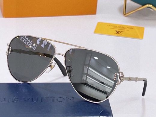 Best-selling Women's  Louis Vuitton Aviator Double Bridge Grey Butterfly Lens Silver Frame & Stud Detail Sunglasses