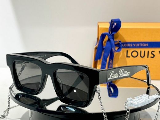 Square Grey Lens Silver Chain Brand Name Lettering Temple -  Louis Vuitton Charm Black Sunglasses
