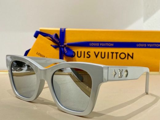 Women's  Louis Vuitton Blanca Avant-Garde Reflective Effect Lens Gold Monogram Pattern Temple Cat Eye Sunglasses