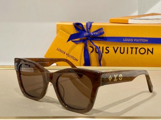 High Quality Ladies  Louis Vuitton Blanca Cat Eye Brown Frame Gold Monogram Decorative Temple Sunglasses