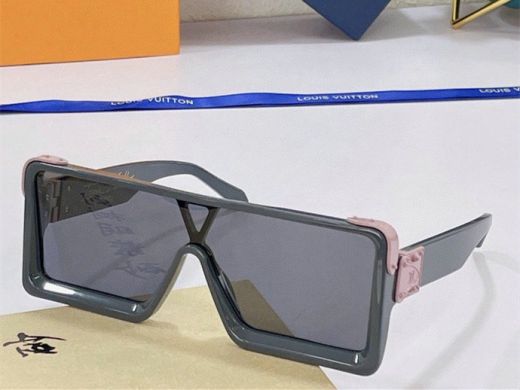 Female  Louis Vuitton 1258 Millionaire Pink S-shaped Lock Grey Frame Grey Lens Oversized Mask Sunglasses