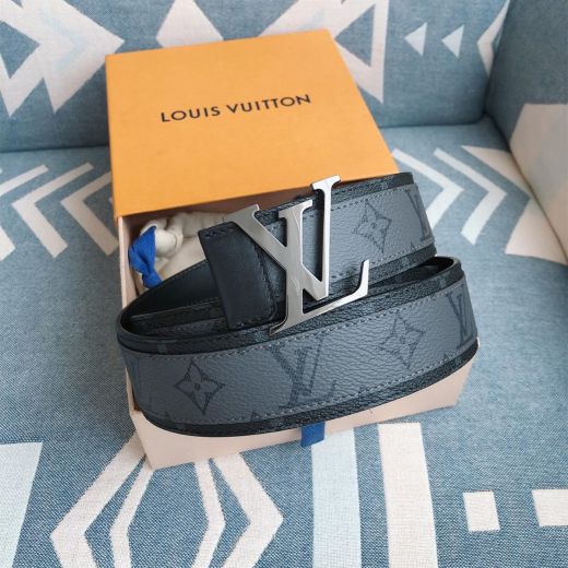  Louis Vuitton Bi-Color Monogram Cowhide Leather Strap Finished Logo Buckle Metal Detail Unisex Reversible Belt